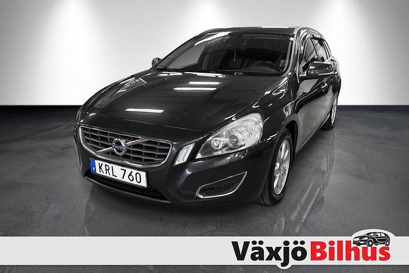 Grå Begagnad 2012 Volvo V60 Momentum Kombi | 89 900 kr (Marknadspris) - Bild 1/4