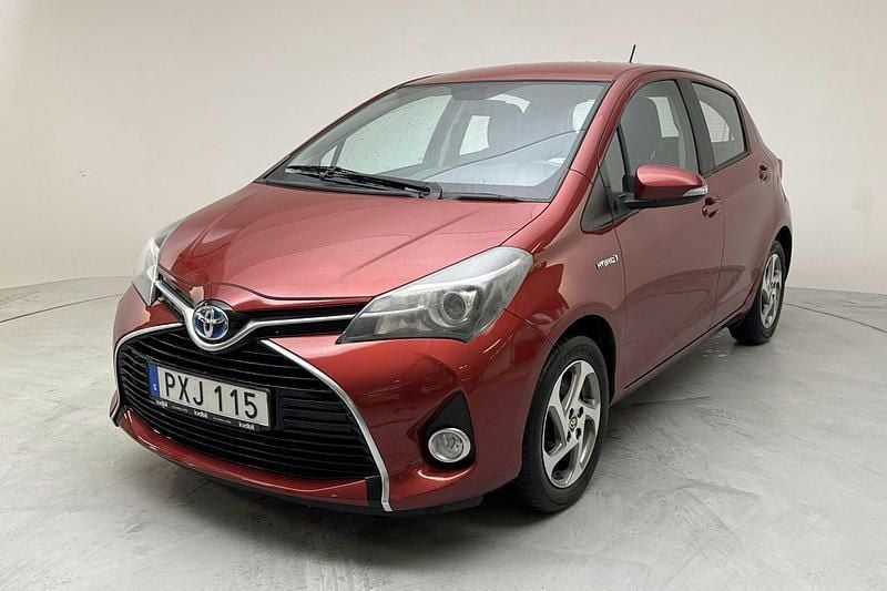 Röd Begagnad 2015 Toyota Yaris Active | 124 000 kr - Bild 1/4