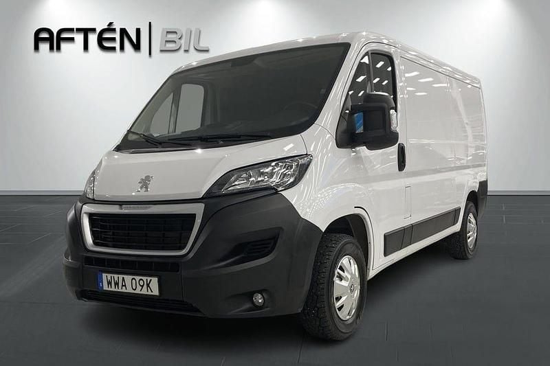 Vit Begagnad 2023 Peugeot Boxer Van | 274 800 kr (Marknadspris) - Bild 1/3