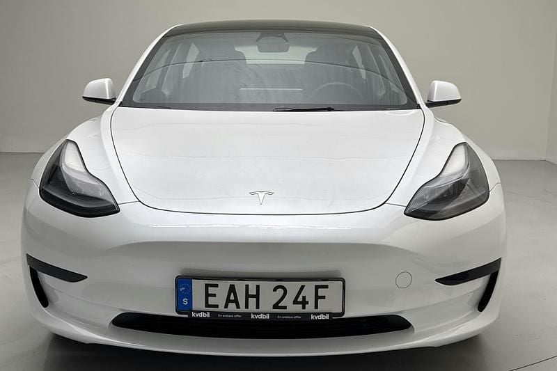 Begagnad Tesla Model 3 Standard Range 235 kW (320 HK) 2023 Vit Sedan