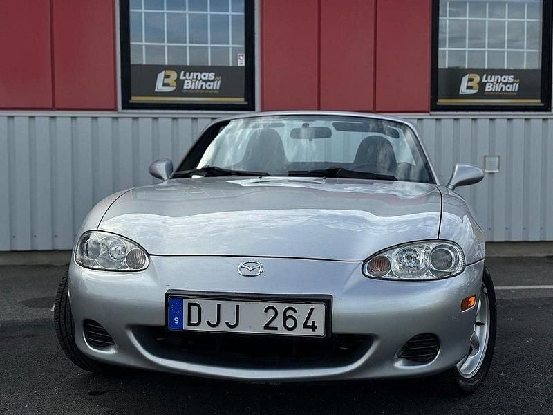 Silver Begagnad 2004 Mazda MX5 Cab | 89 900 kr (Marknadspris) - Bild 1/4