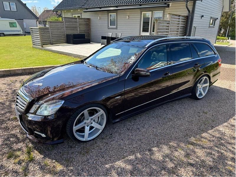 Brun Begagnad 2011 Mercedes E350 AMG Kombi | 150 000 kr (Lite dyr) - Bild 1/4