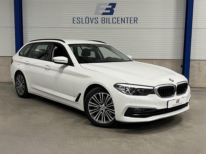 Vit Begagnad 2018 BMW 530 Shadowline Kombi | 269 990 kr (Marknadspris) - Bild 1/4
