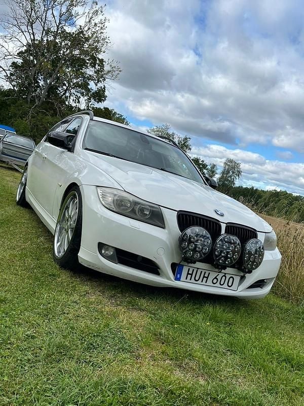 Begagnad 2009 BMW 325 Kombi | 65 000 kr (Dyr) - Bild 1/4