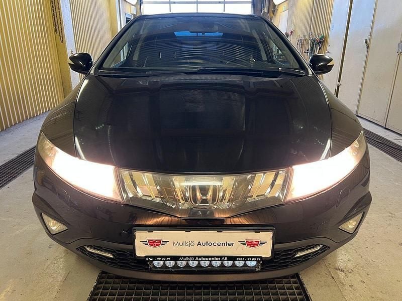 Svart Begagnad 2008 Honda Civic Sport Halvkombi | 69 900 kr (Marknadspris) - Bild 1/4