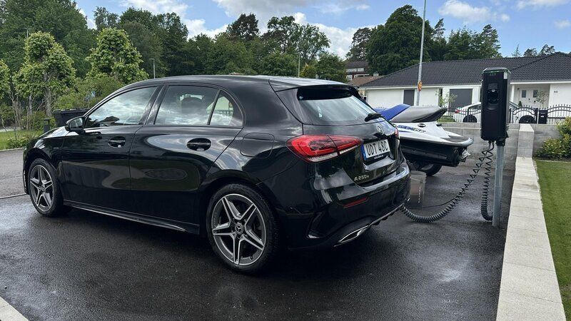 Svart Begagnad 2020 Mercedes A250 AMG Halvkombi | 305 000 kr (Lite dyr) - Bild 1/4