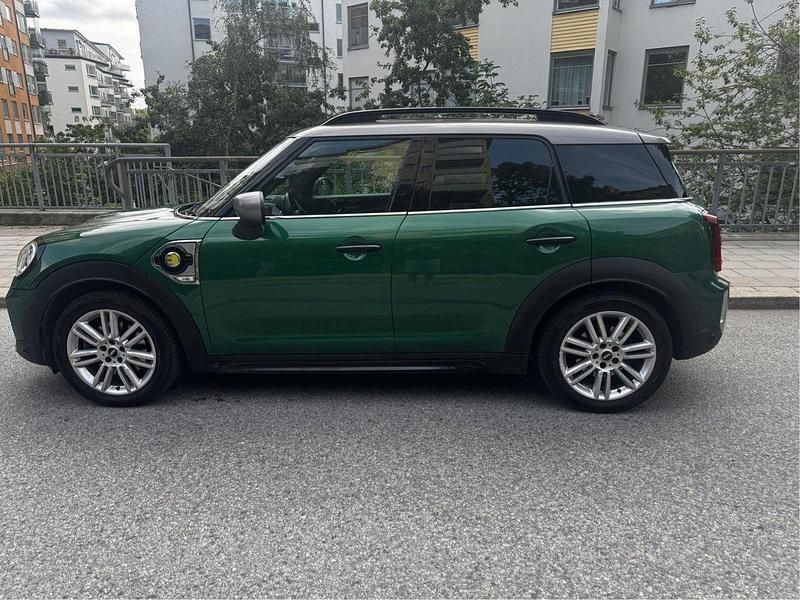 Grön Begagnad 2021 Mini Cooper Countryman Salt SUV | 249 000 kr (Marknadspris) - Bild 1/4