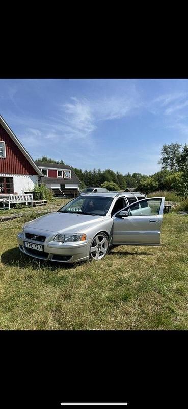 Grå Begagnad 2002 Volvo V70 Kombi | 42 000 kr - Bild 1/4