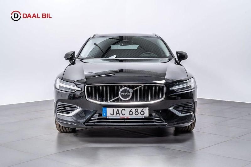 Begagnad Volvo V60 Core 351 HK (258 kW) 2023 Svart Kombi