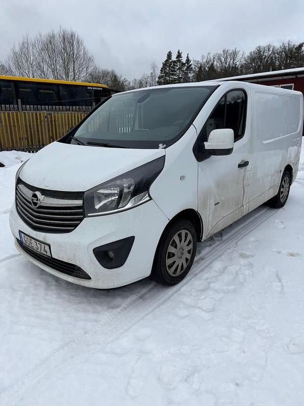 Begagnad Opel Vivaro 120 HK (88 kW) 2015 Minibuss