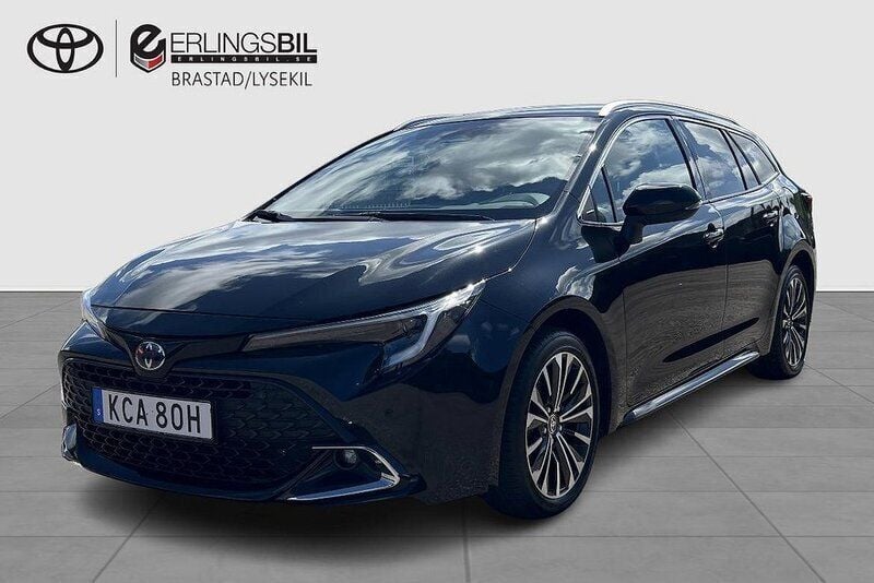 Svart Begagnad 2023 Toyota Corolla Style Kombi | 314 900 kr (Marknadspris) - Bild 1/4