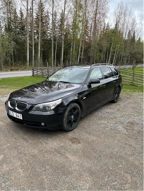 Svart Begagnad 2006 BMW 525 Kombi | 50 000 kr (Marknadspris) - Bild 1/4