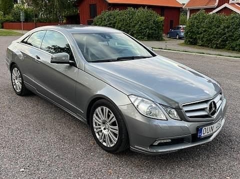 Silver Begagnad 2010 Mercedes E250 Sportkupé | 99 999 kr - Bild 1/4