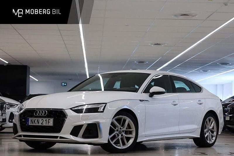 Vit Begagnad 2020 Audi A5 Sportback S-Line Halvkombi | 339 900 kr (Lite dyr) - Bild 1/2