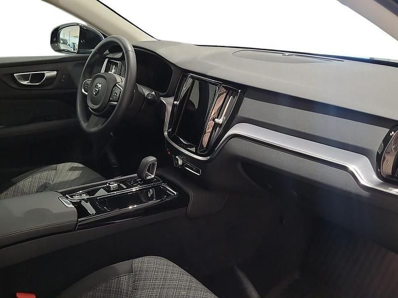 Begagnad Volvo V60 Core 355 HK (261 kW) 2024 Svart Kombi
