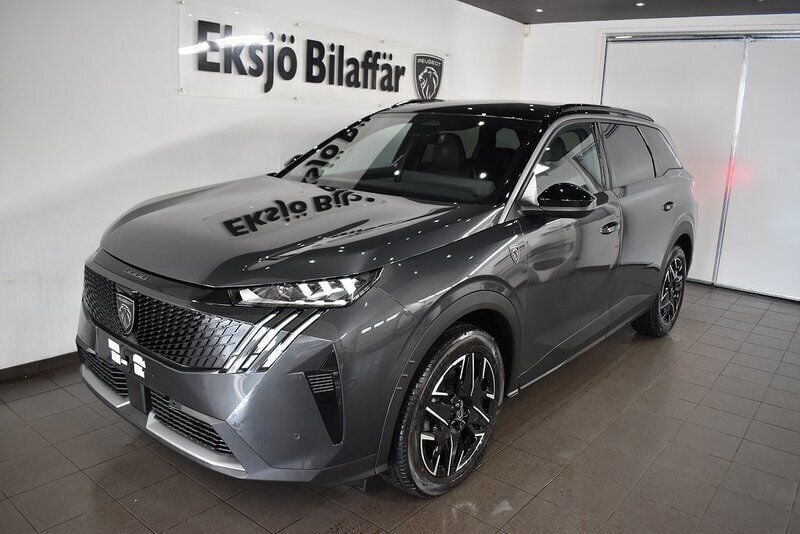 Grå Ny 2025 Peugeot 5008 GT Minibuss | 449 800 kr (Marknadspris) - Bild 1/4