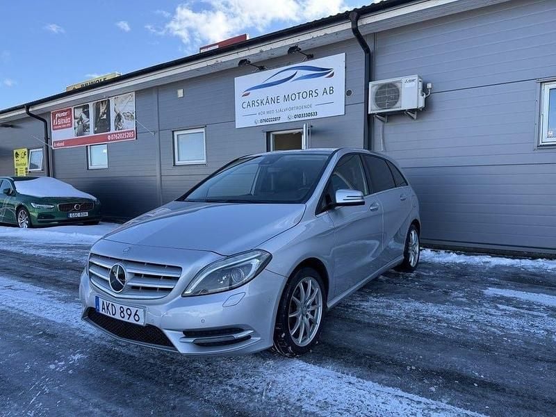 Begagnad Mercedes B180 109 HK (80 kW) 2013 Silver Minibuss