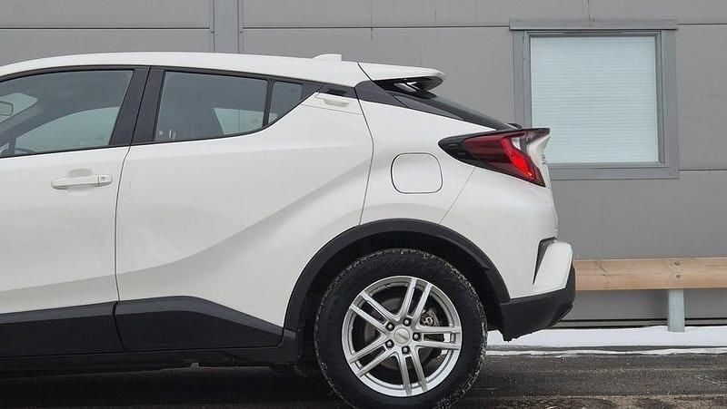 Begagnad Toyota C-HR Active 122 HK (89 kW) 2022 Vit SUV