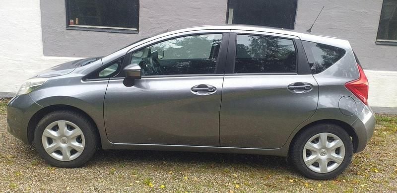 Grå Begagnad 2014 Nissan Note Minibuss | 49 000 kr (Marknadspris) - Bild 1/4