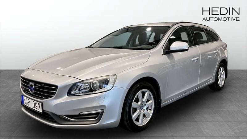 Silver Begagnad 2013 Volvo V60 Momentum Kombi | 124 800 kr (Marknadspris) - Bild 1/4