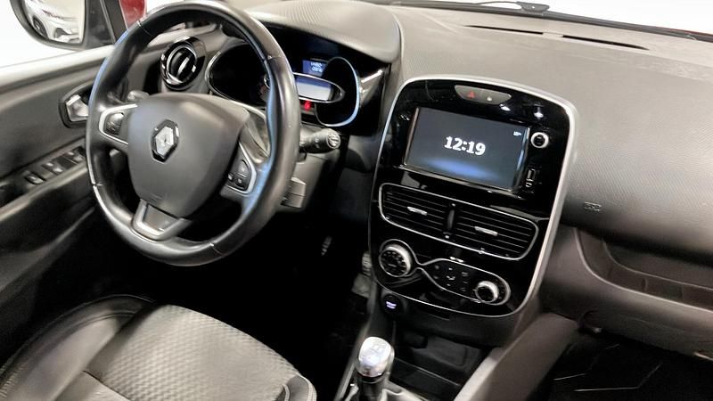 Begagnad Renault Clio IV 90 HK (66 kW) 2018 Röd Halvkombi