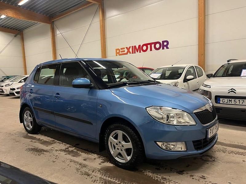 Begagnad Skoda Fabia Elegance 86 HK (63 kW) 2013 Blå Halvkombi