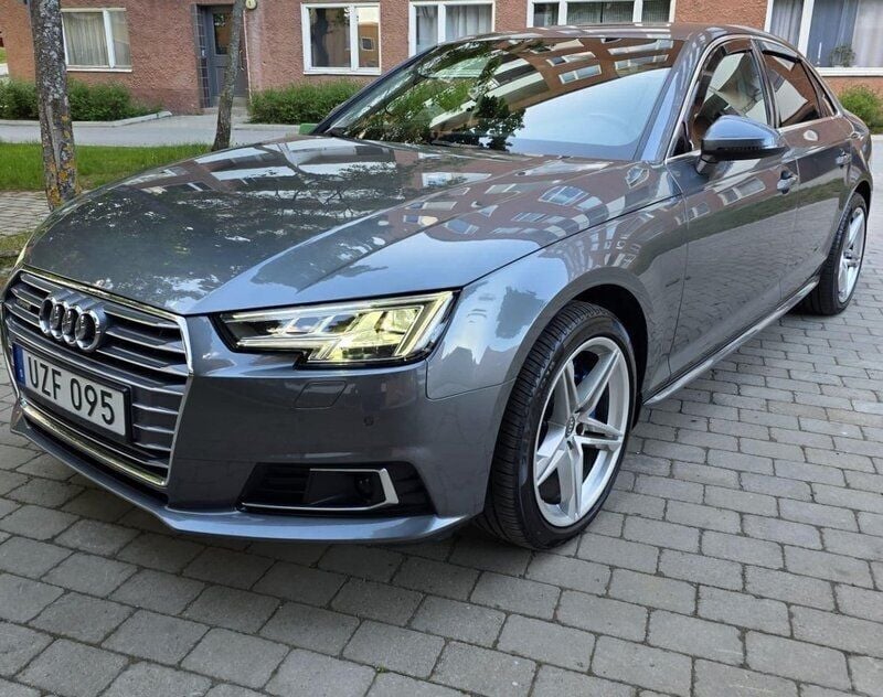Grå Begagnad 2018 Audi A4 Comfort Sedan | 240 000 kr (Lite dyr) - Bild 1/4