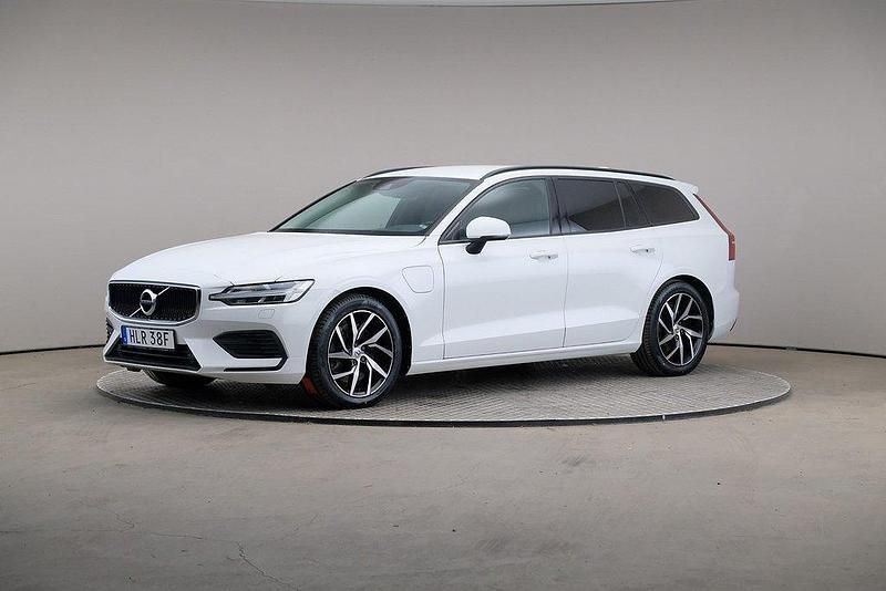 Vit Begagnad 2019 Volvo V60 Momentum Kombi | 259 000 kr (Marknadspris) - Bild 1/4