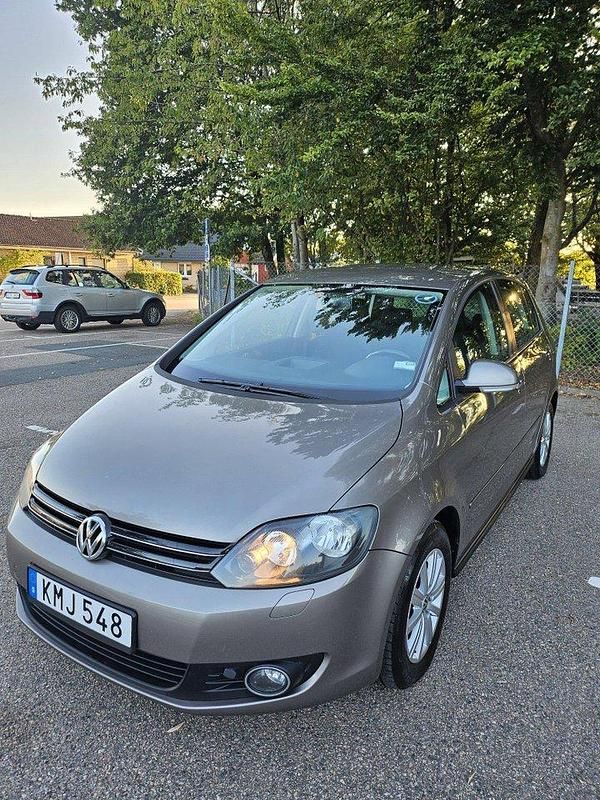 Brun Begagnad 2012 VW Golf Plus Cross Minibuss | 59 000 kr (Lite dyr) - Bild 1/4