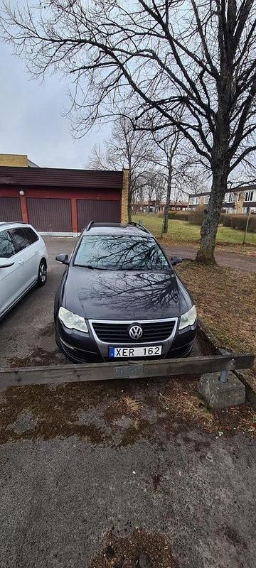 Brun Begagnad 2006 VW Passat Comfortline Kombi | 13 500 kr (Marknadspris) - Bild 1/3