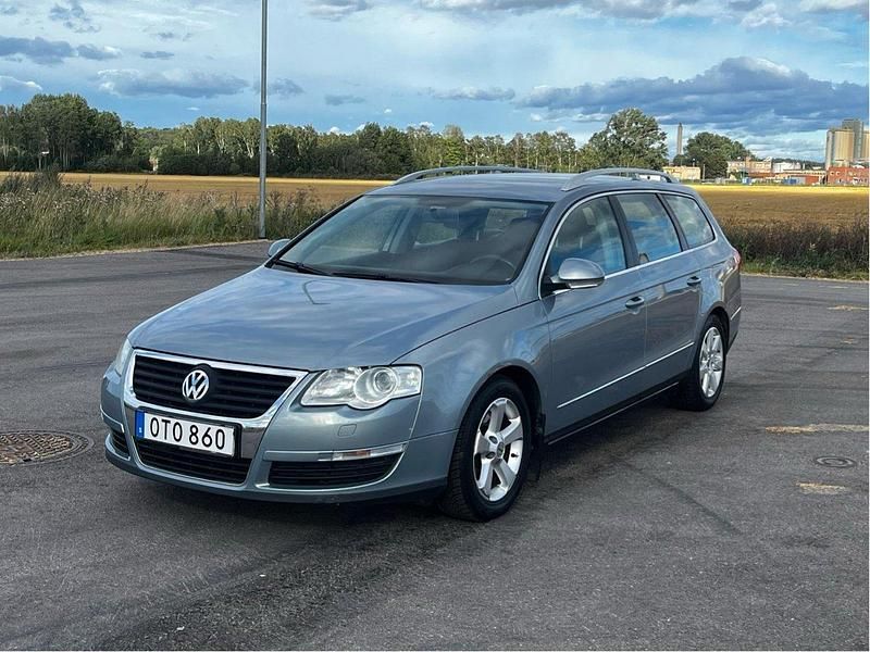 Grå Begagnad 2010 VW Passat Sportline Kombi | 45 900 kr (Lite dyr) - Bild 1/4