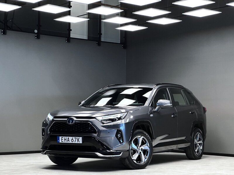 Mörkgrå (grå) Begagnad 2022 Toyota RAV4 Hybrid Active SUV | 379 900 kr (Marknadspris) - Bild 1/3