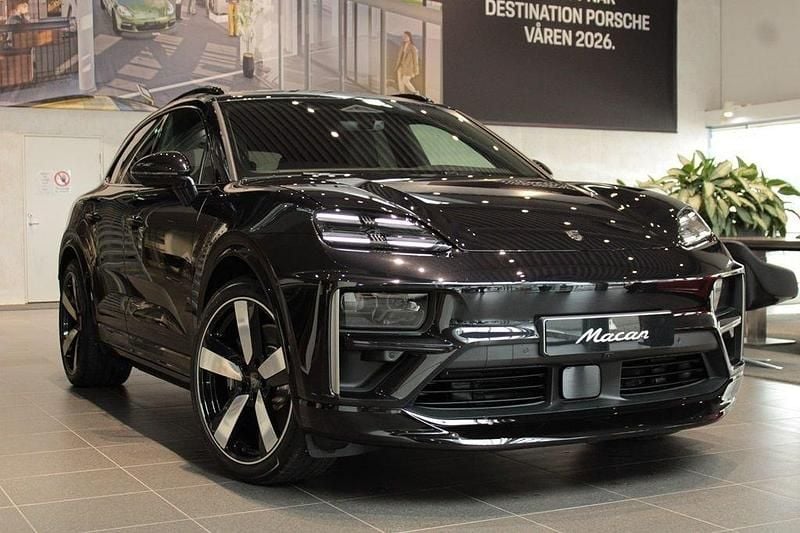 Svart (jet black metallic) Ny 2025 Porsche Macan Turbo SUV | 1 546 300 kr (Bra pris) - Bild 1/4