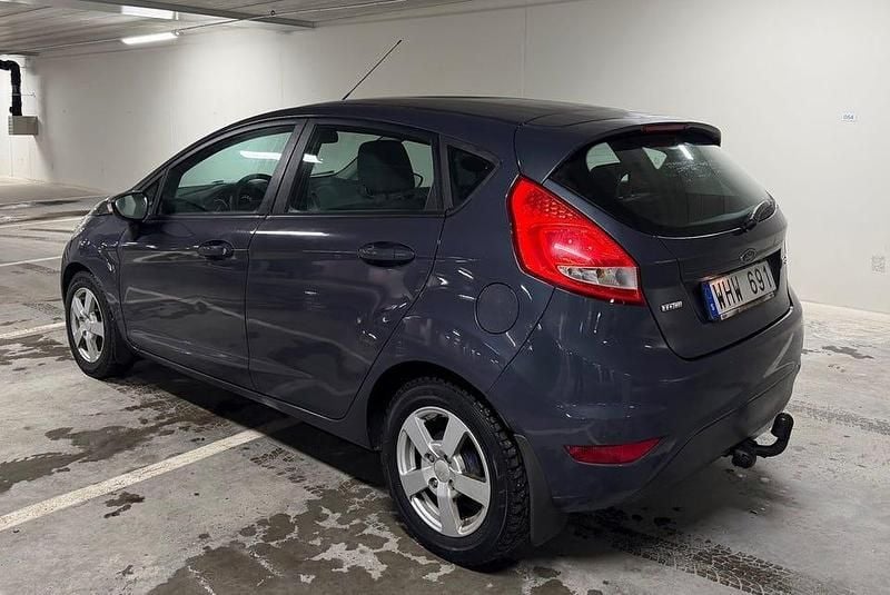 Begagnad Ford Fiesta Trend 69 HK (50 kW) 2011 Blå Halvkombi