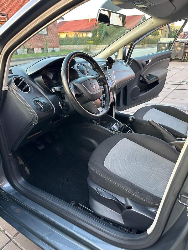 Begagnad Seat Ibiza 86 HK (63 kW) 2013 Gråmetallic