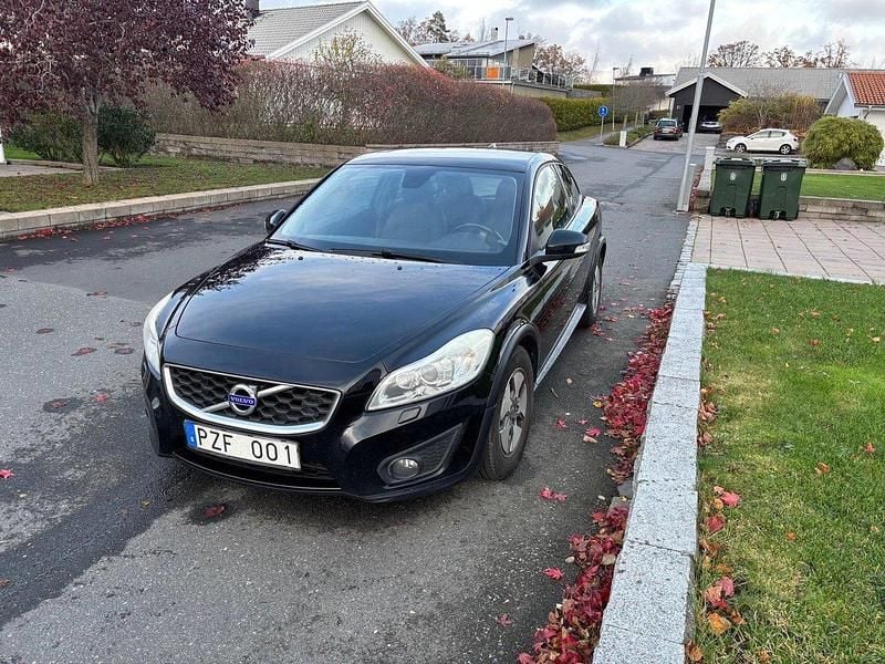 Svart Begagnad 2010 Volvo C30 Momentum Halvkombi | 41 000 kr (Bra pris) - Bild 1/4