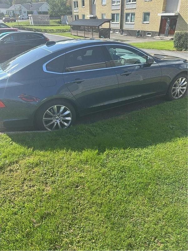 Blå Begagnad 2018 Volvo S90 Momentum Sedan | 265 000 kr (Marknadspris) - Bild 1/4