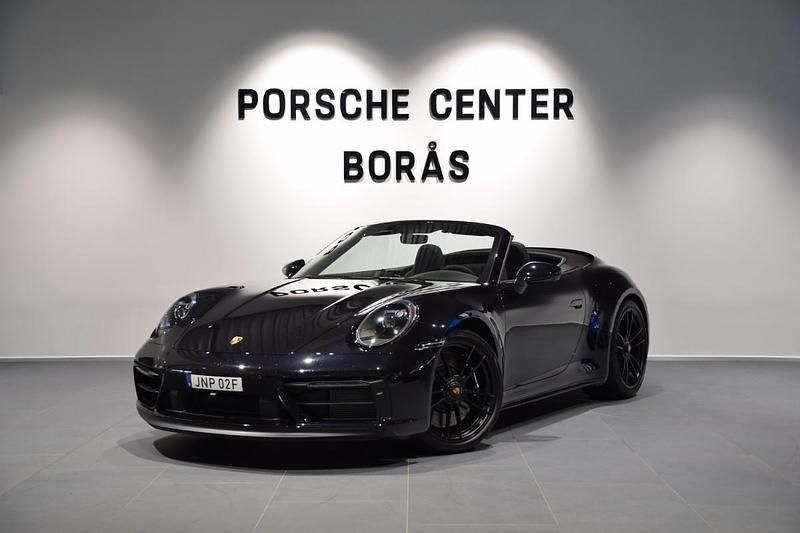Svart (black) Begagnad 2024 Porsche 911 Carrera GTS Cab | 1 799 000 kr (Superpris) - Bild 1/4