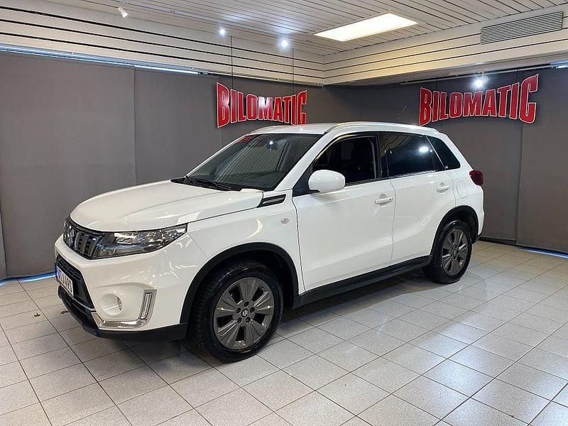 Vit Begagnad 2022 Suzuki Vitara SUV | 234 900 kr (Marknadspris) - Bild 1/4