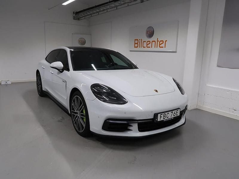 Vit Begagnad 2019 Porsche Panamera 4 Sport Turismo Sedan | 649 900 kr (Marknadspris) - Bild 1/3