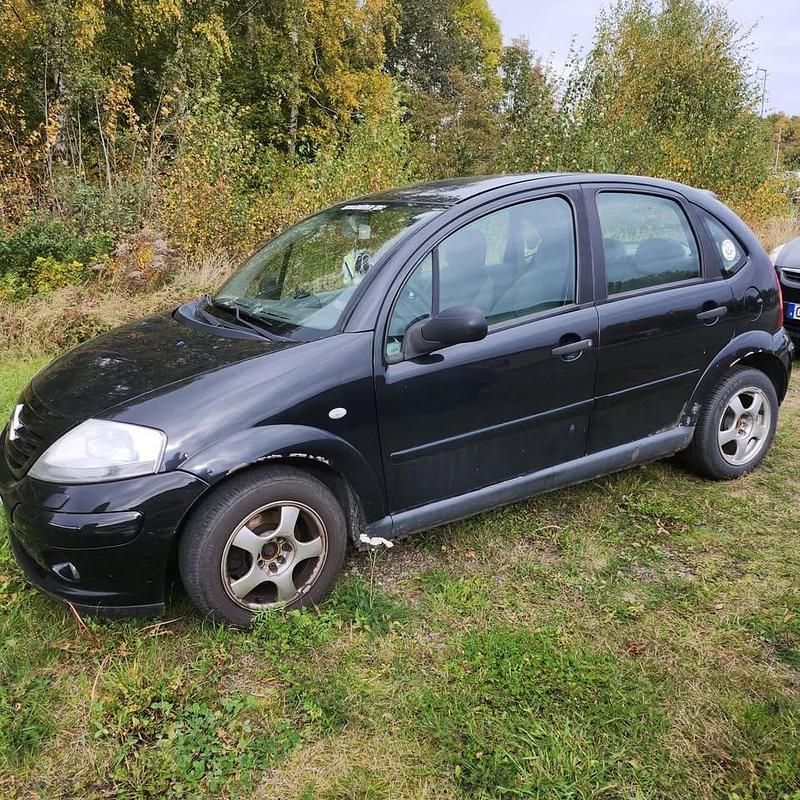 Svart Begagnad 2004 Citroën C3 Halvkombi | 12 000 kr (Bra pris) - Bild 1/1