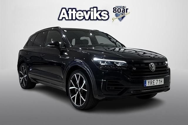 Svart Begagnad 2021 VW Touareg R SUV | 649 000 kr (Marknadspris) - Bild 1/4