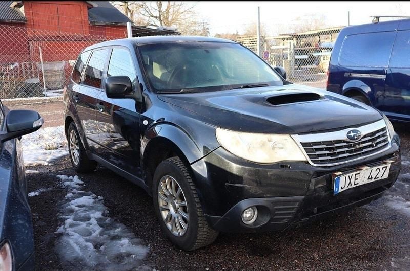 Svart Begagnad 2010 Subaru Forester SUV | 7 900 kr - Bild 1/4