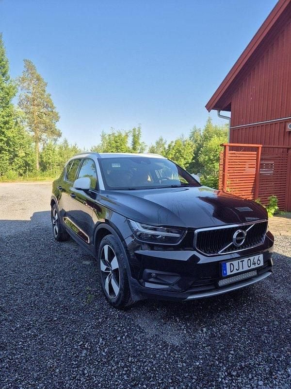Svart Begagnad 2018 Volvo XC40 Momentum SUV | 265 000 kr (Bra pris) - Bild 1/4
