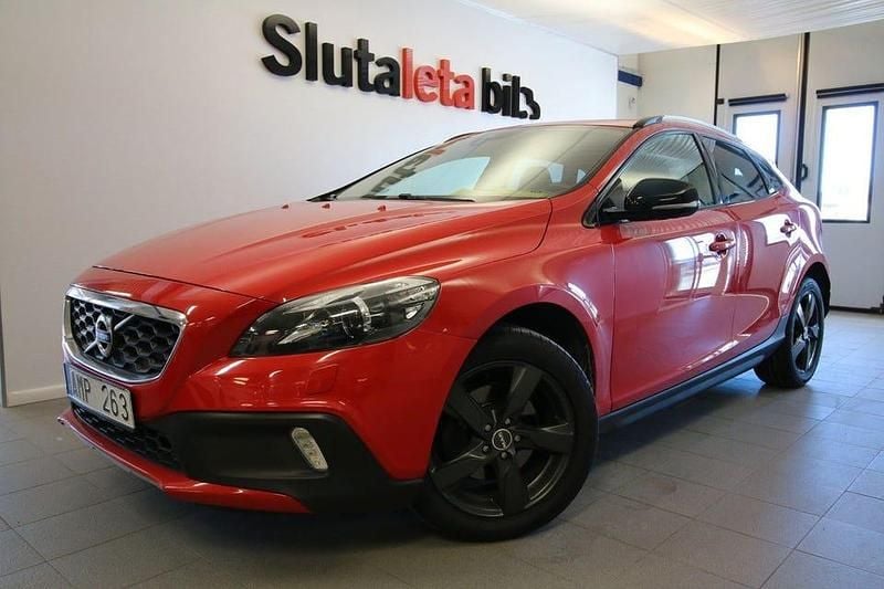 Röd Begagnad 2013 Volvo V40 CC Kombi | 169 900 kr - Bild 1/4