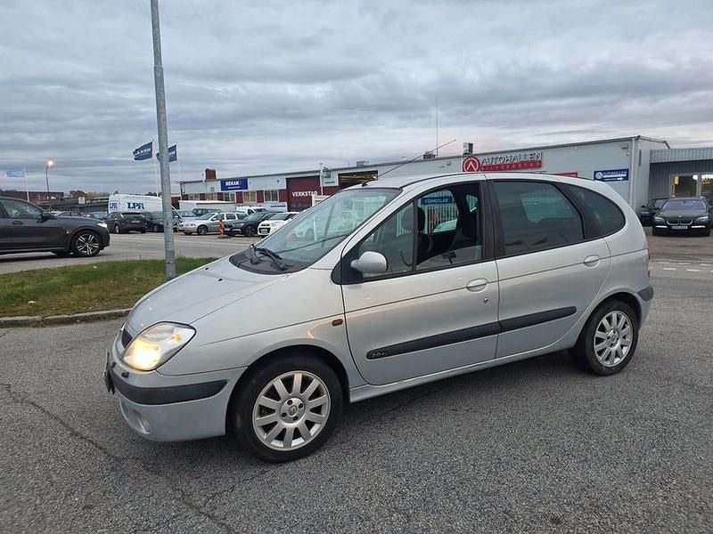 Begagnad Renault Scénic II 139 HK (102 kW) 2003 Grå Minibuss