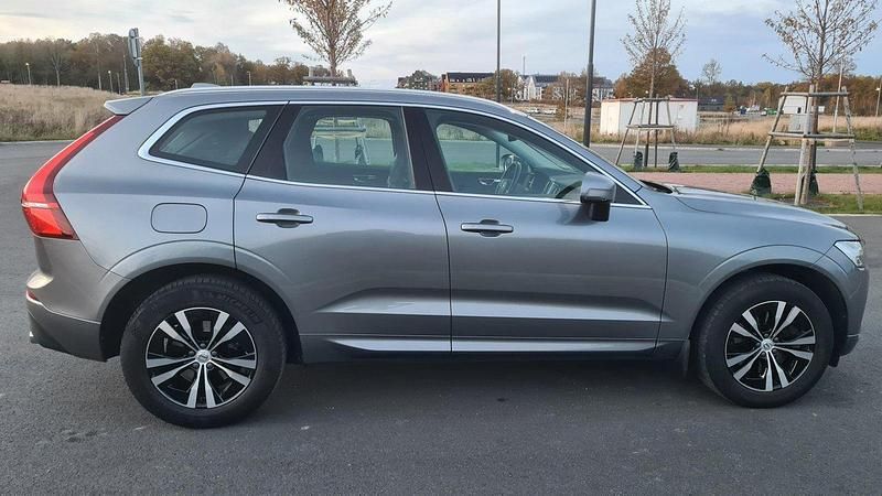 Grå Begagnad 2020 Volvo XC60 Momentum SUV | 290 000 kr (Bra pris) - Bild 1/4