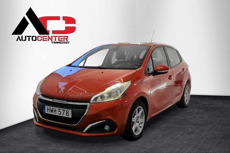 Orange Begagnad 2015 Peugeot 208 Halvkombi | 89 200 kr (Lite dyr) - Bild 1/4
