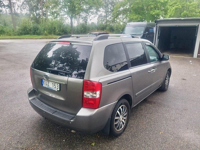 Grå Begagnad 2011 Kia Carnival 4 Minibuss | 63 900 kr - Bild 1/4
