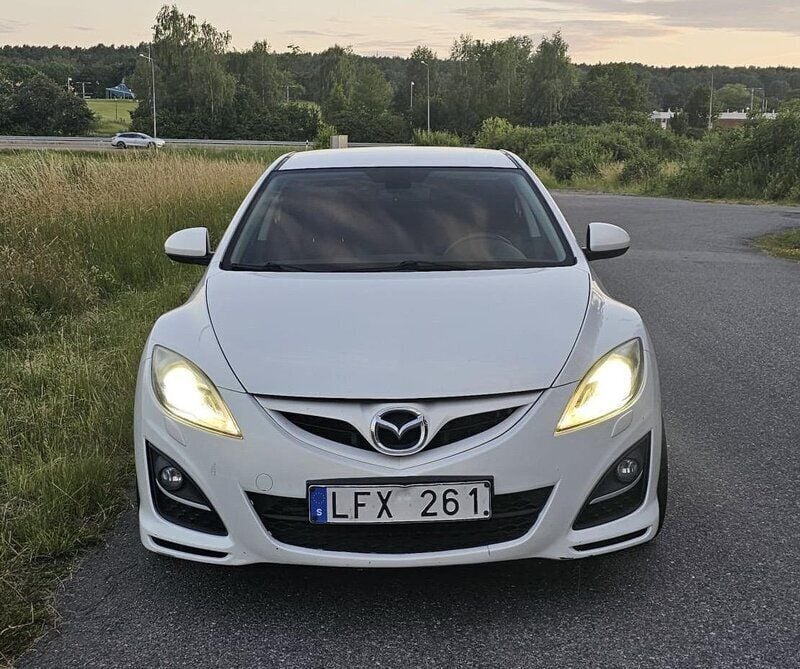 Vit Begagnad 2011 Mazda 6 Inclusive Halvkombi | 55 000 kr (Marknadspris) - Bild 1/4